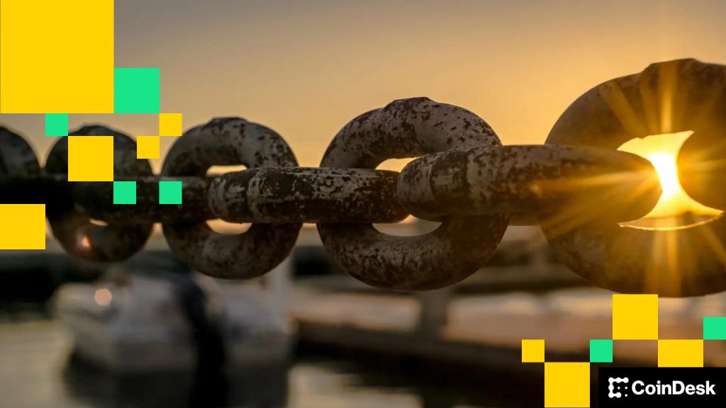 BTC price climbs to highest level in four weeks as altcoins lag